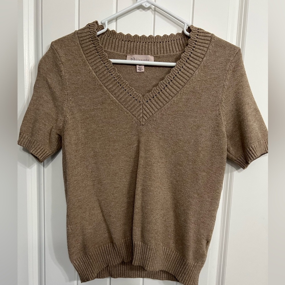 Short sleeve scalloped top sweater